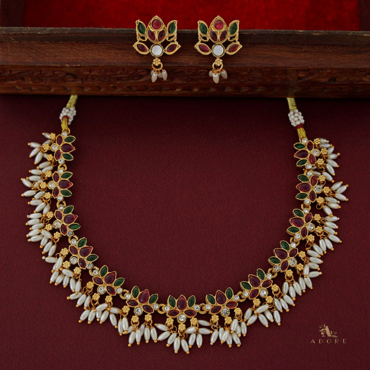 Tamanvika Lotus Rice Pearl Short Neckpiece With Earring