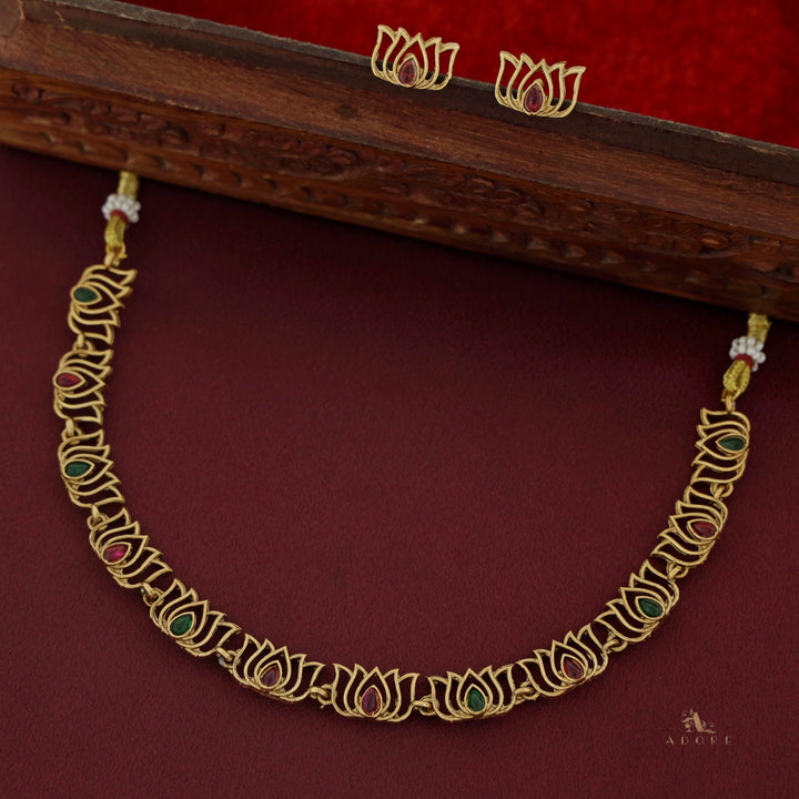 Anupama Padma Short Neckpiece With Earring