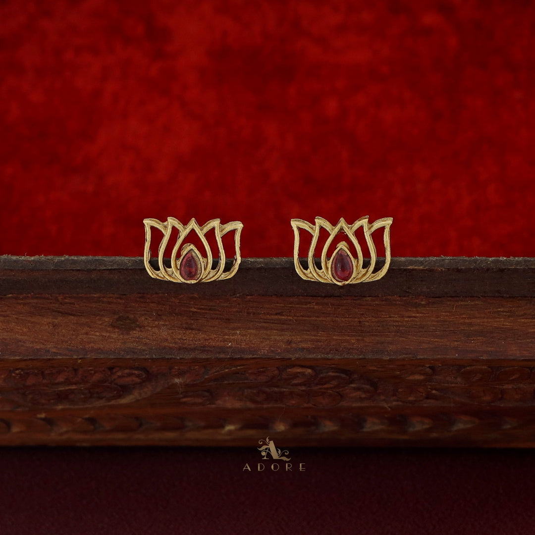 Anupama Padma Short Neckpiece With Earring