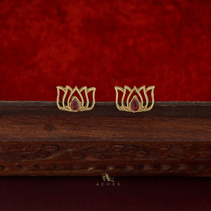 Anupama Padma Short Neckpiece With Earring