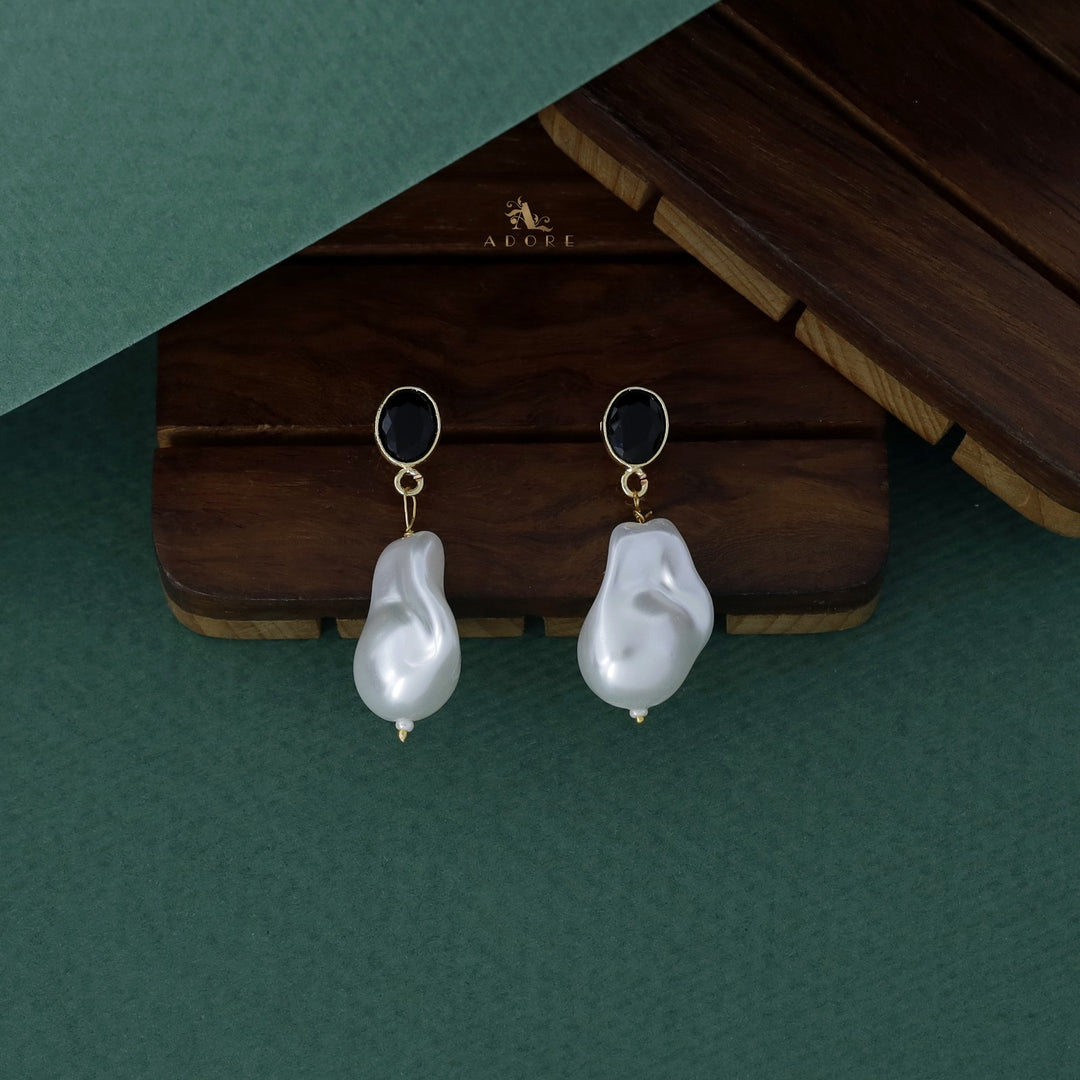 Mansvidha Baroque With Glossy Earring