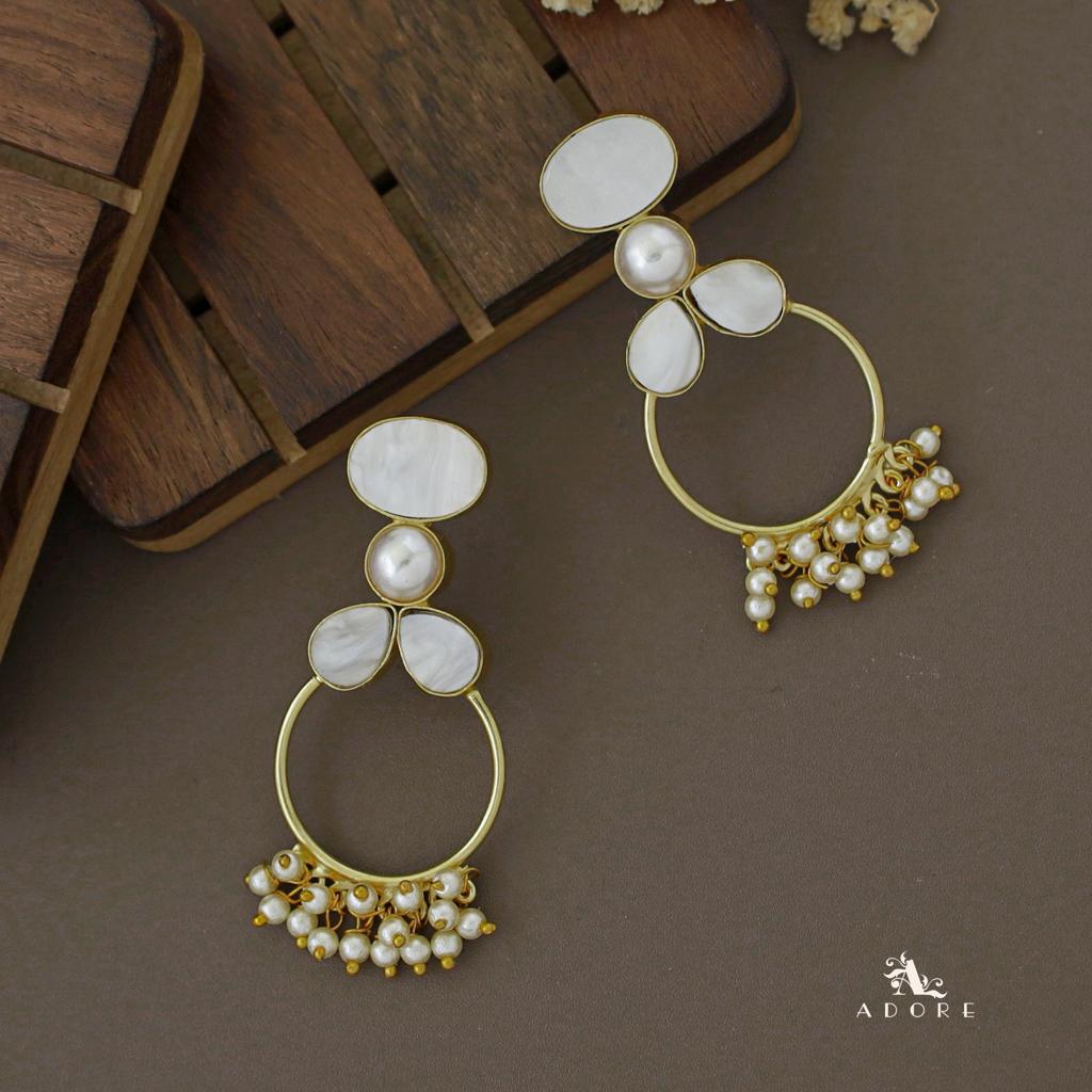 Meghana Oval Glossy Mop With Cluster Pearl Earring