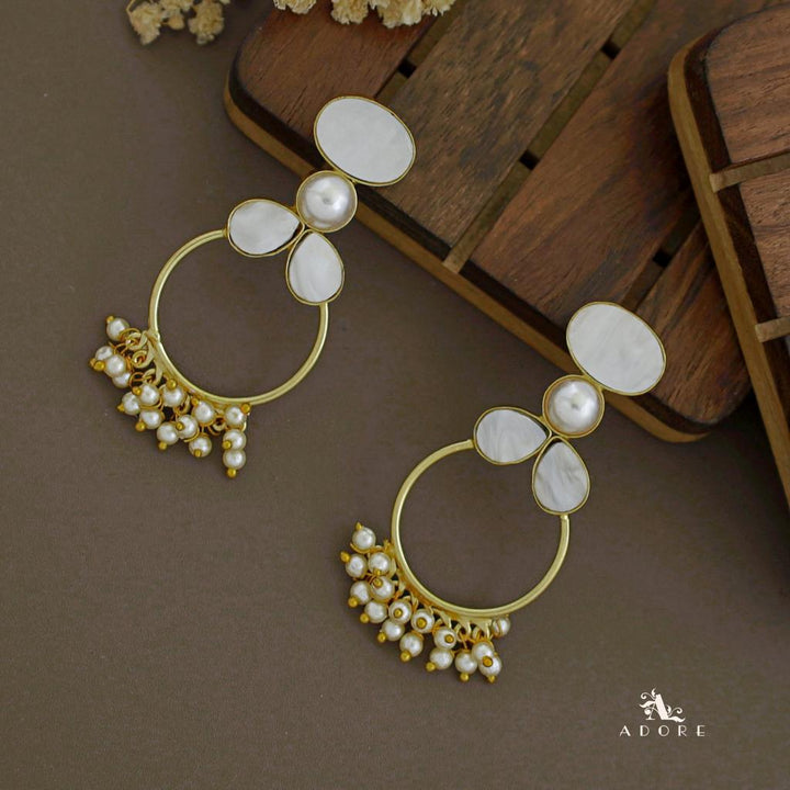 Meghana Oval Glossy Mop With Cluster Pearl Earring