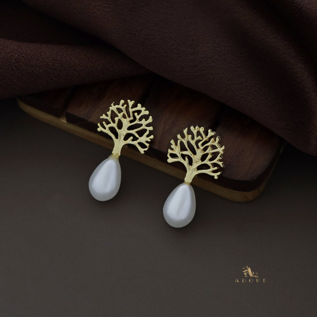 Golden Rootsa Novlta Pearl Earring
