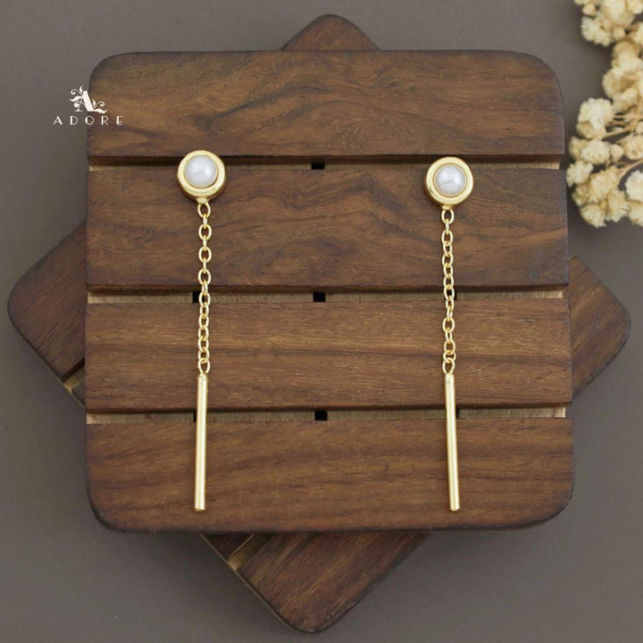 Likhna Round Glossy Chain Needle Earring