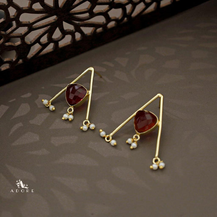 Trizta Glossy Triangle Pearl Earring