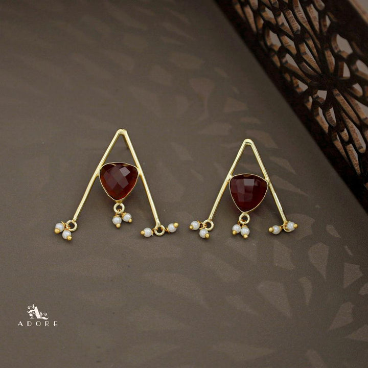 Trizta Glossy Triangle Pearl Earring