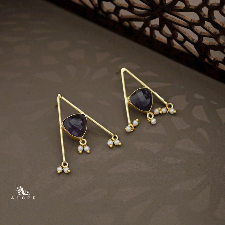 Trizta Glossy Triangle Pearl Earring