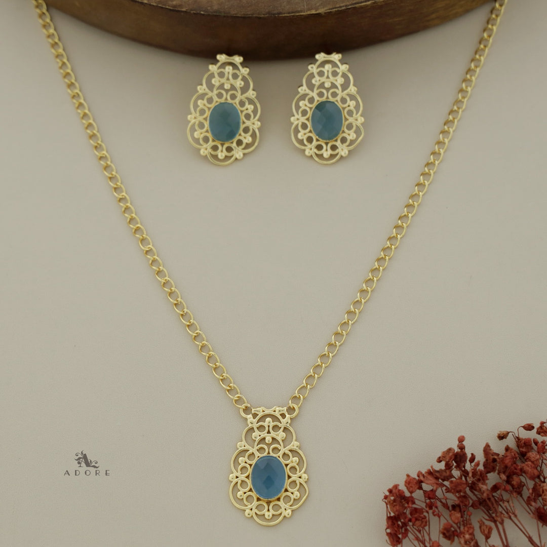 Nayika Glossy Oval Neckpiece With Earring