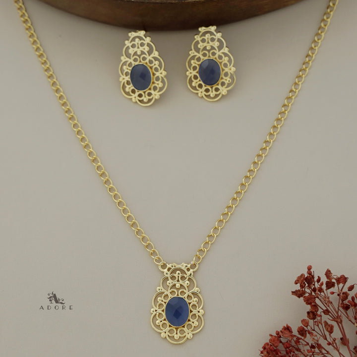 Nayika Glossy Oval Neckpiece With Earring