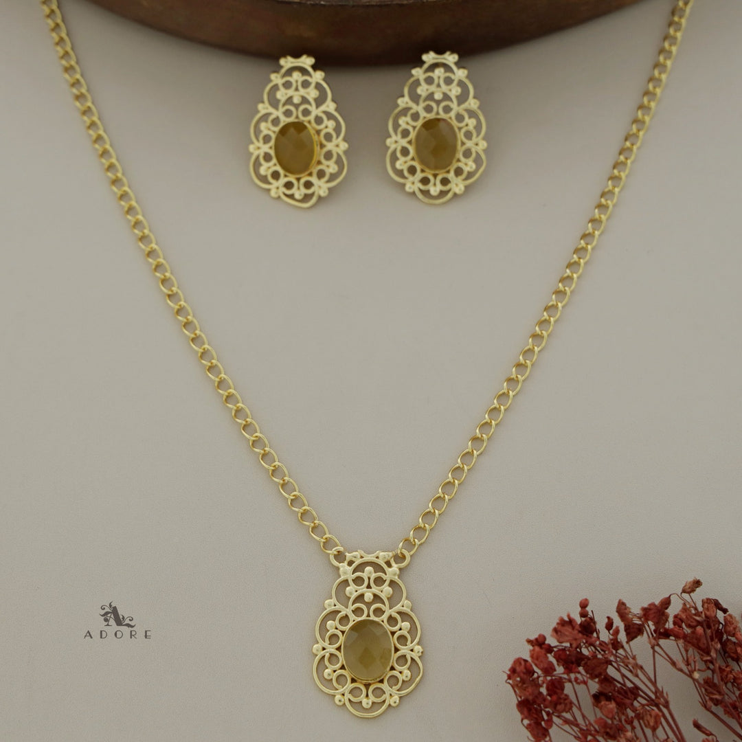 Nayika Glossy Oval Neckpiece With Earring