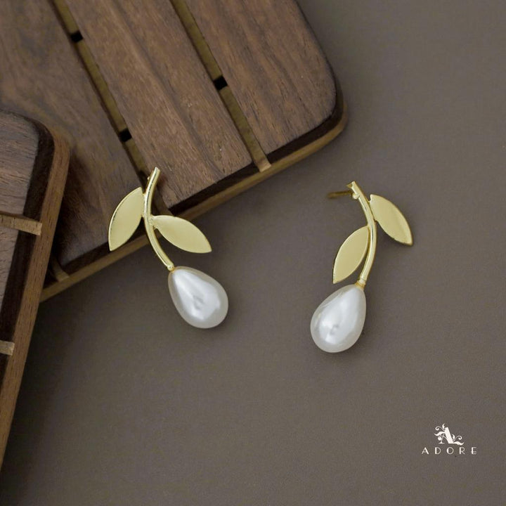 Dalia Golden Twin Leaf Novalta Pearl Earring