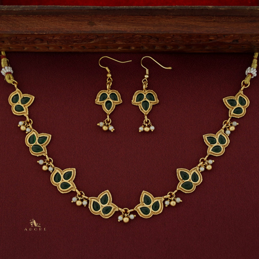 Vibhakshi Padma Neckpiece with Earring