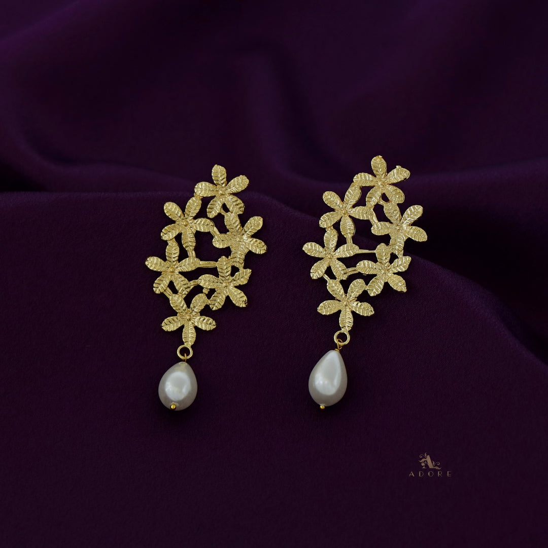 Textured Cluster Flower Pearl Earring
