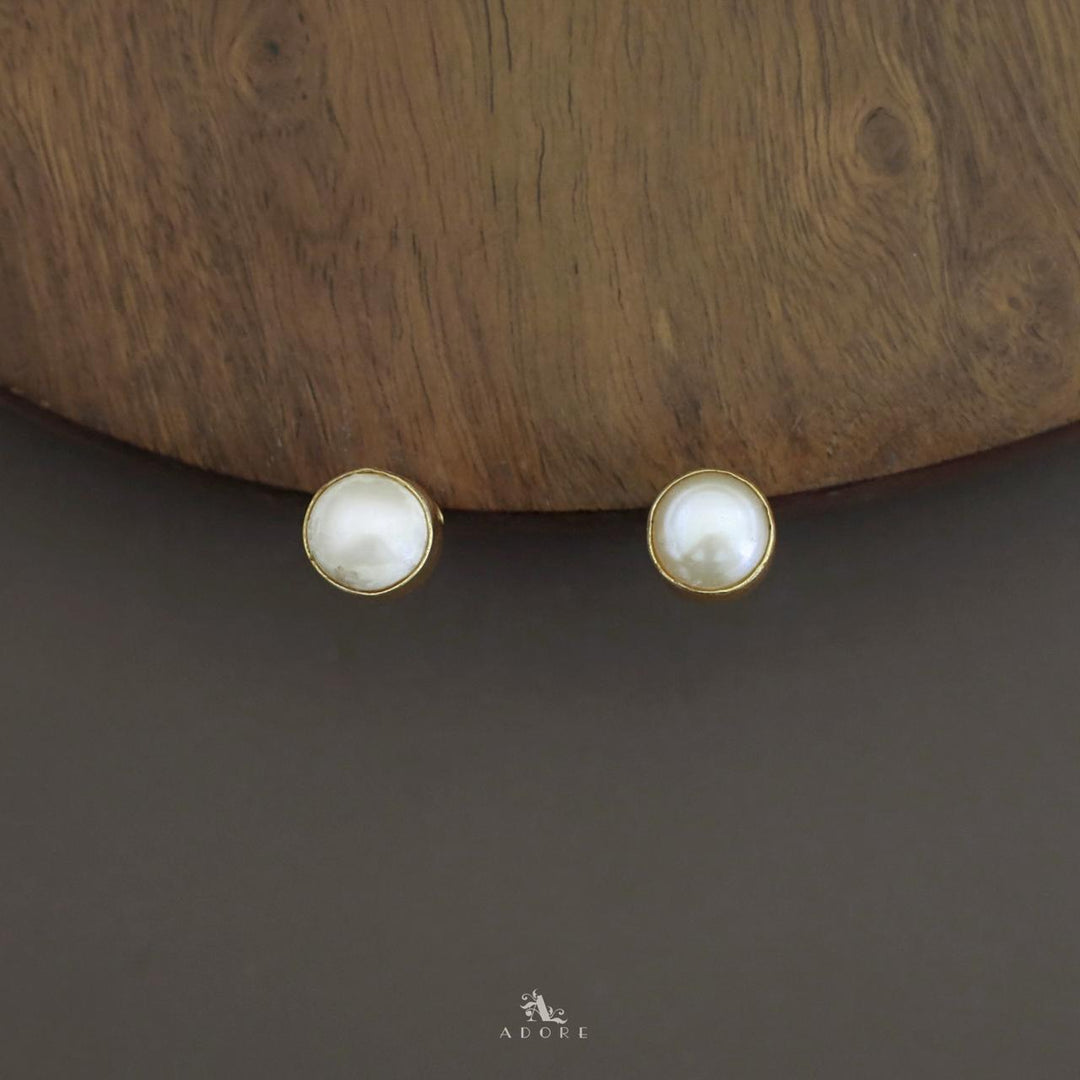 Baroque Round Pearl Short Neck Piece With Stud