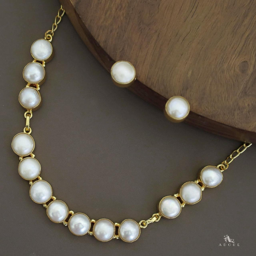 Baroque Round Pearl Short Neck Piece With Stud