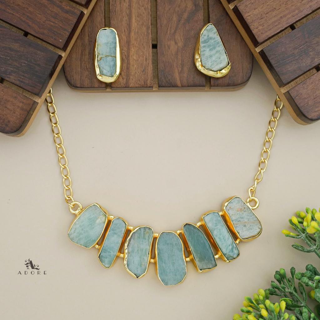 Maghona Raw Stone Short Neckpiece With Earring