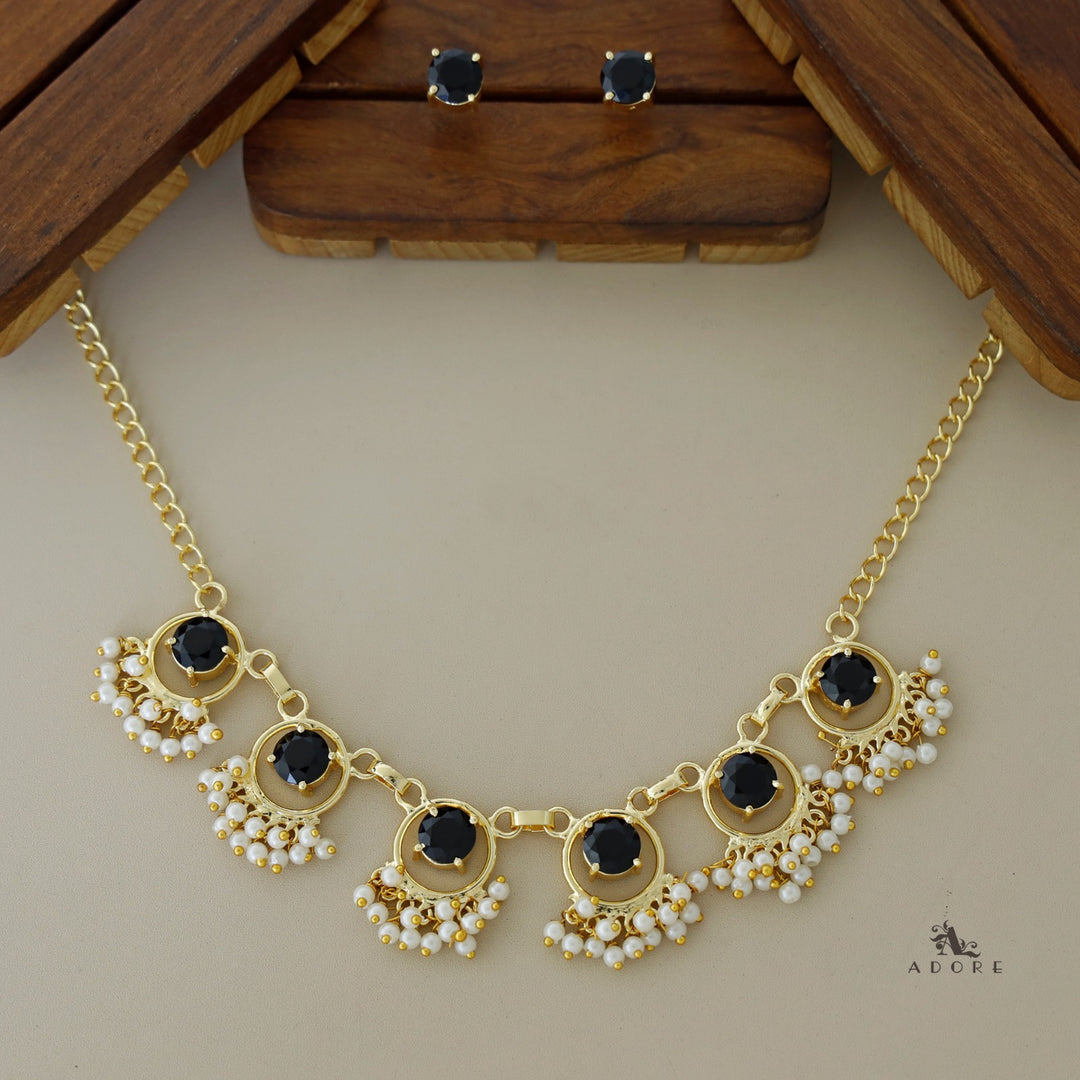 6 Stone Circle Short Neckpiece With Stud