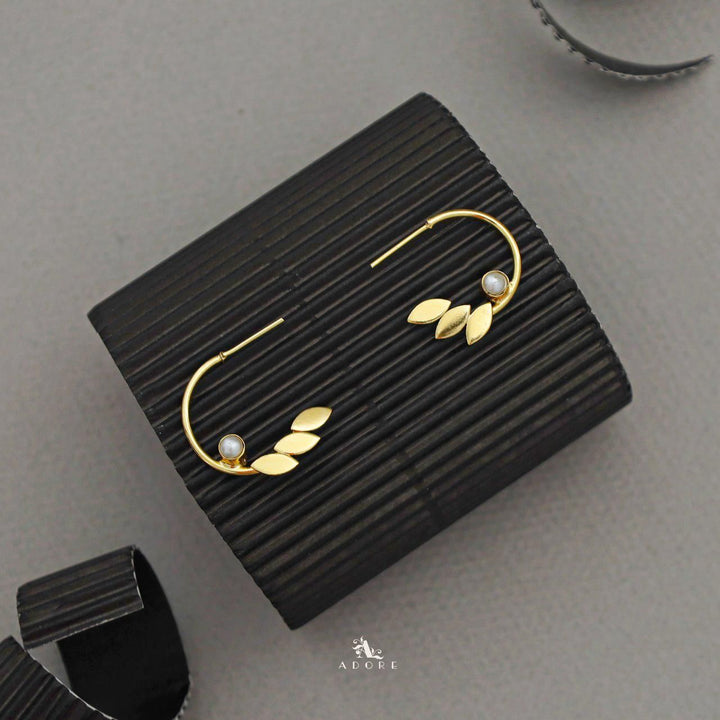 Delna Open Circle Leaf Stone Earring