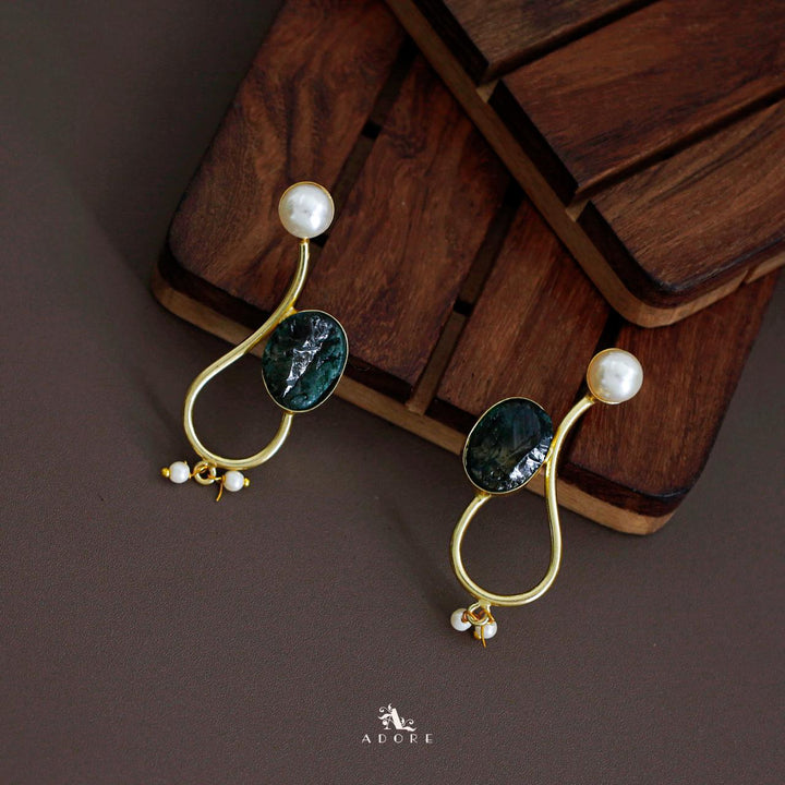 Alani Pearl Oval Earring (Dyed Stone)