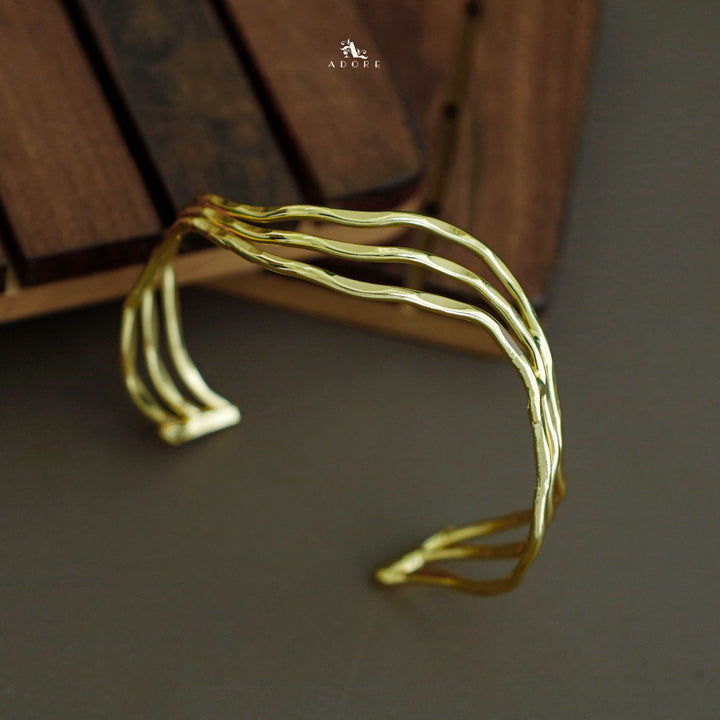 Dilara Golden Layered Zig Zag Bangle