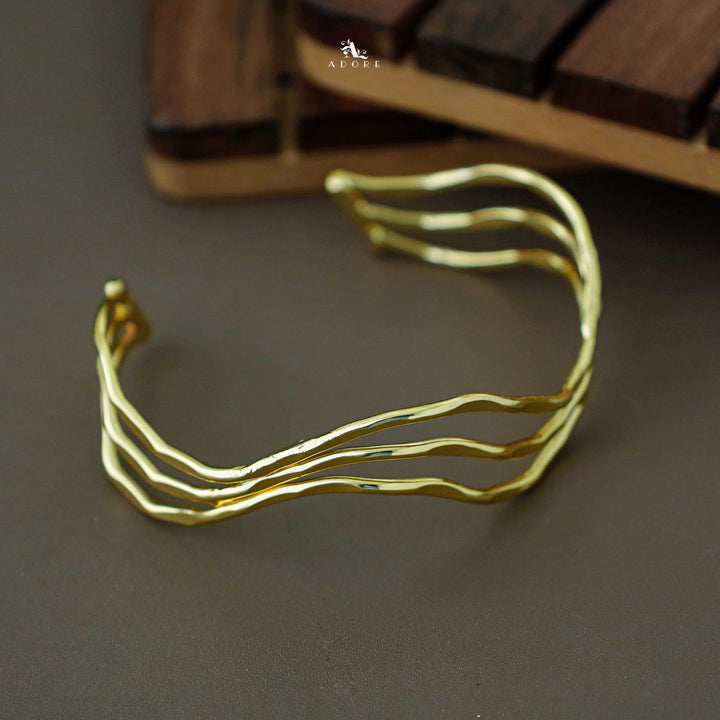 Dilara Golden Layered Zig Zag Bangle
