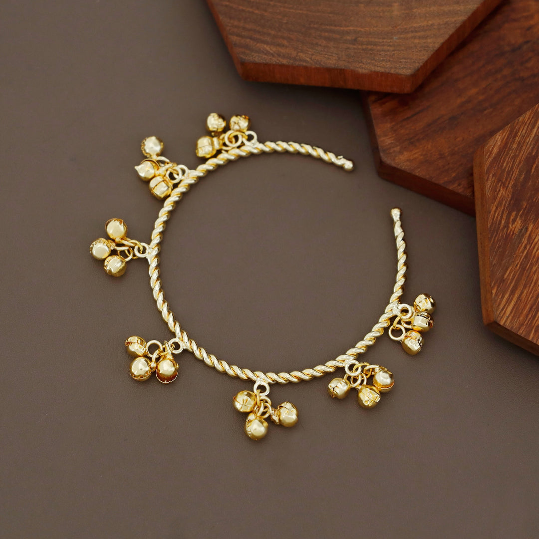 Sia Twisted Golden Ghunguroo Bangle