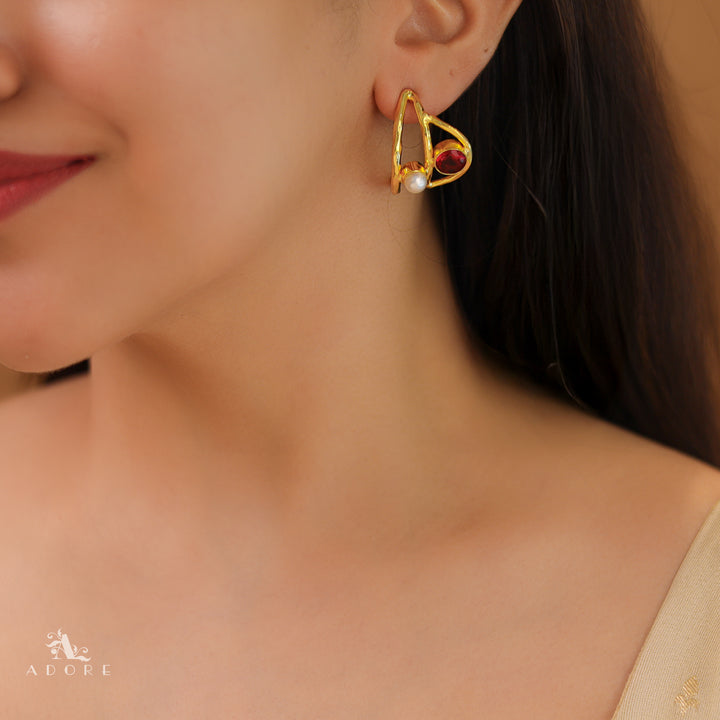 Sanaya Curvy Hammered Pearl Glossy Earring