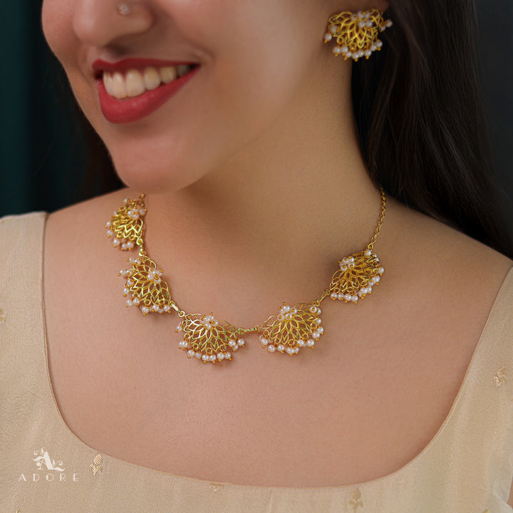 Dhana Lotus Pearl Neckpiece With Earring