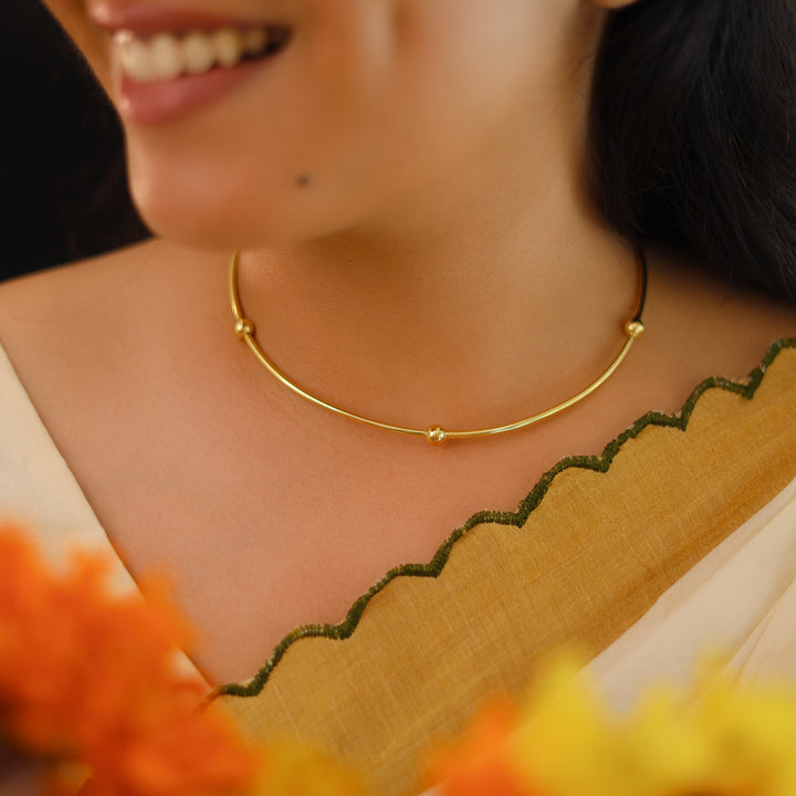 Oneeza Golden 1 layer Neck Cuff