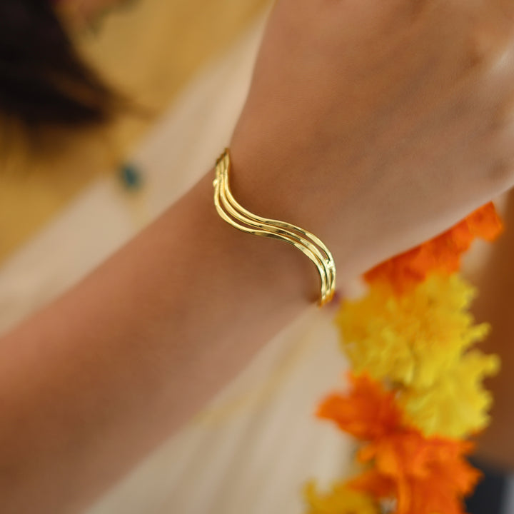 Dilara Golden Layered Zig Zag Bangle