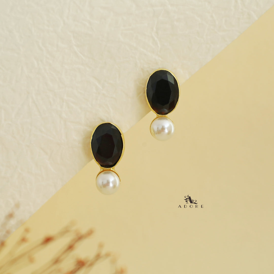 Laney Golden Oval Glossy Stone Pearl Earring