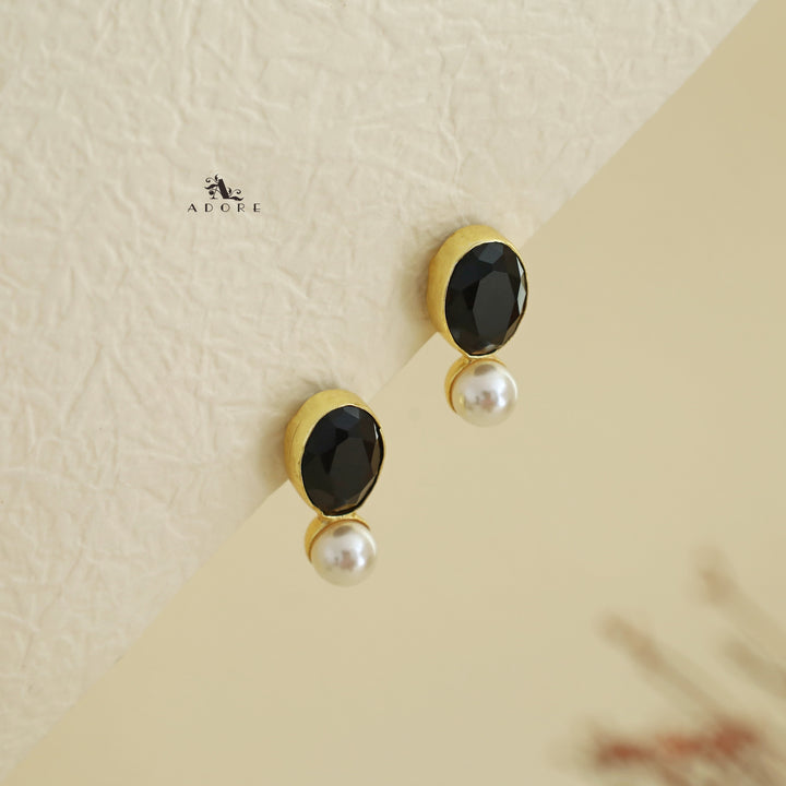 Laney Golden Oval Glossy Stone Pearl Earring