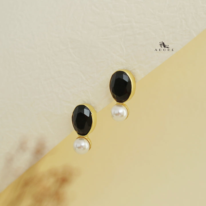 Laney Golden Oval Glossy Stone Pearl Earring
