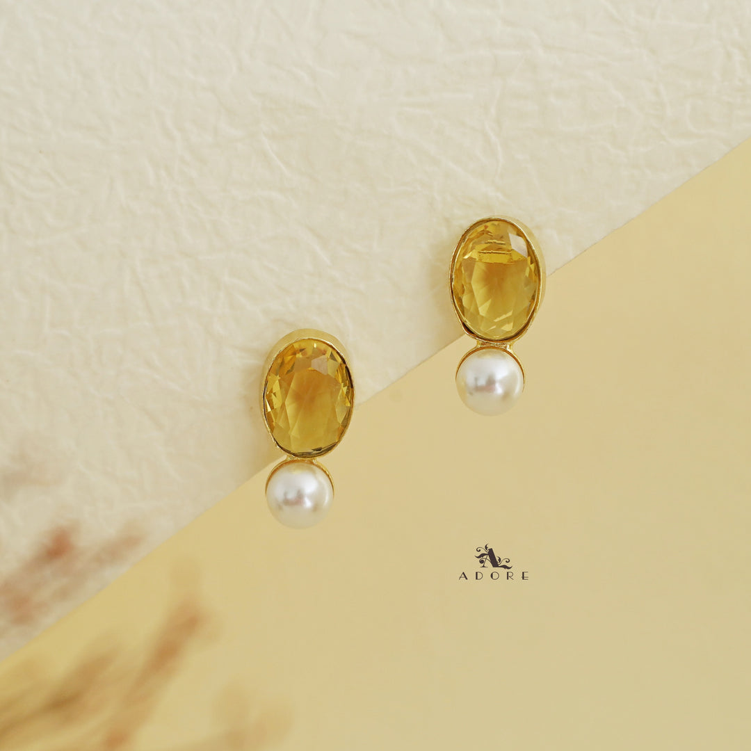 Laney Golden Oval Glossy Stone Pearl Earring