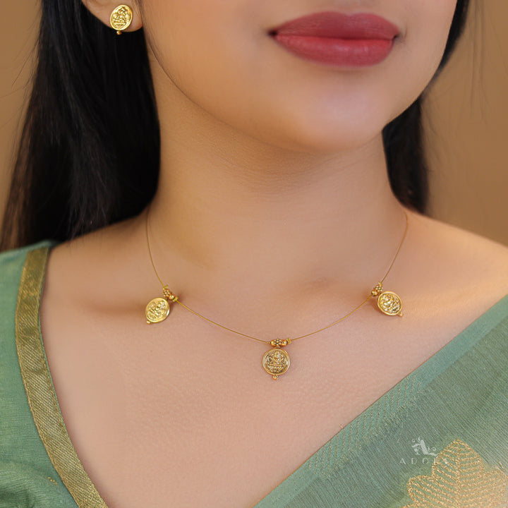 Kashi Lakshmi String Neckpiece With Stud