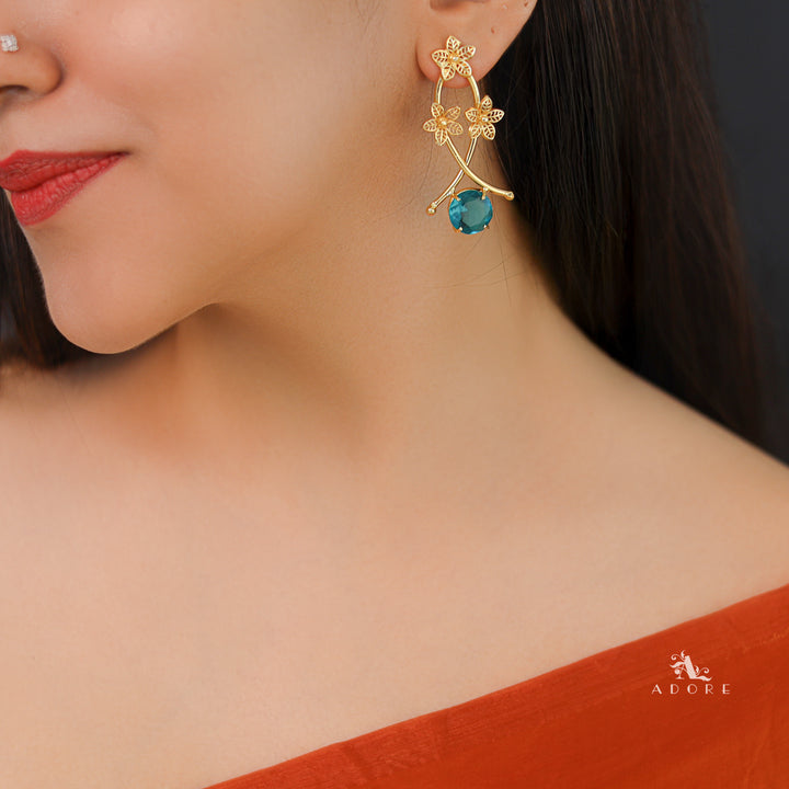 Anara Tri Flower Glossy Claw Earring