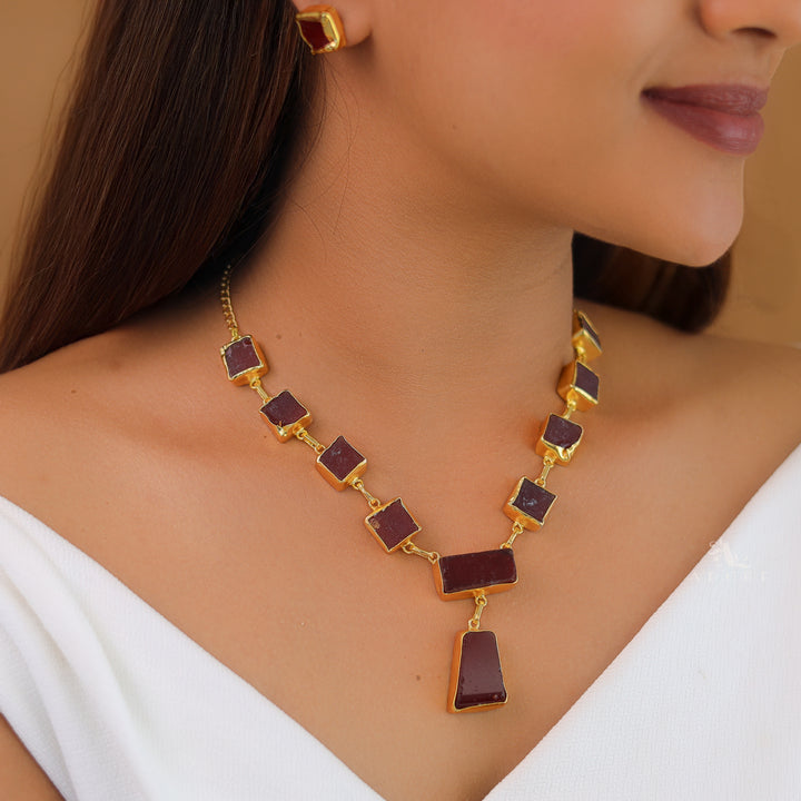 Linden Raw Stone Neckpiece With Earring