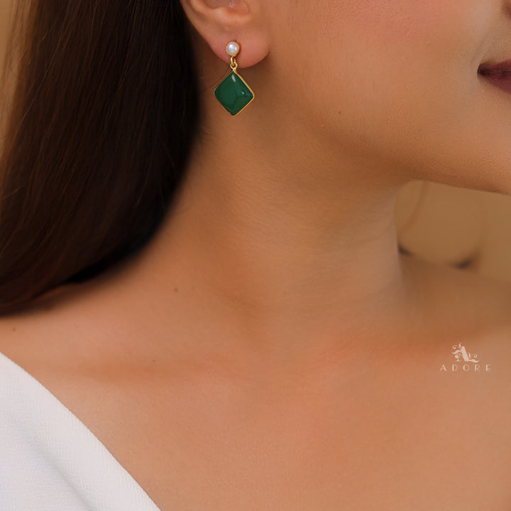 Sonia Golden Pearl Earring