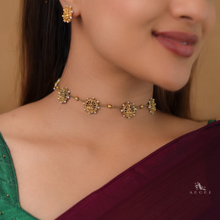 Maheera Devi Pearl Choker With Stud