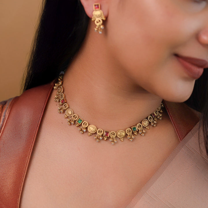 Varsha Kemp Stone Flower Bud Pearl Short Neckpiece With Earring