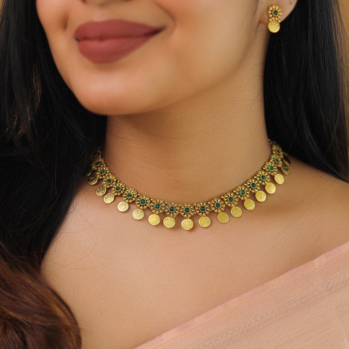 Ishwari Floral Kashi Short Neckpiece With Earring