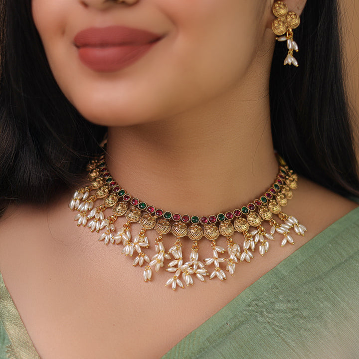 Kshama Circle Bunch Rice Pearl Short Neckpiece With Earring