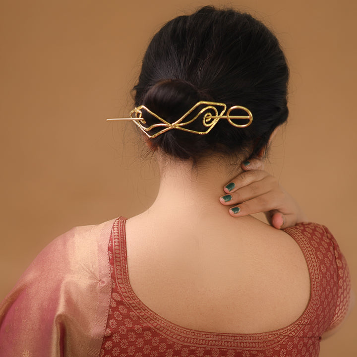 Janvika Hammered Bow Hair Pin