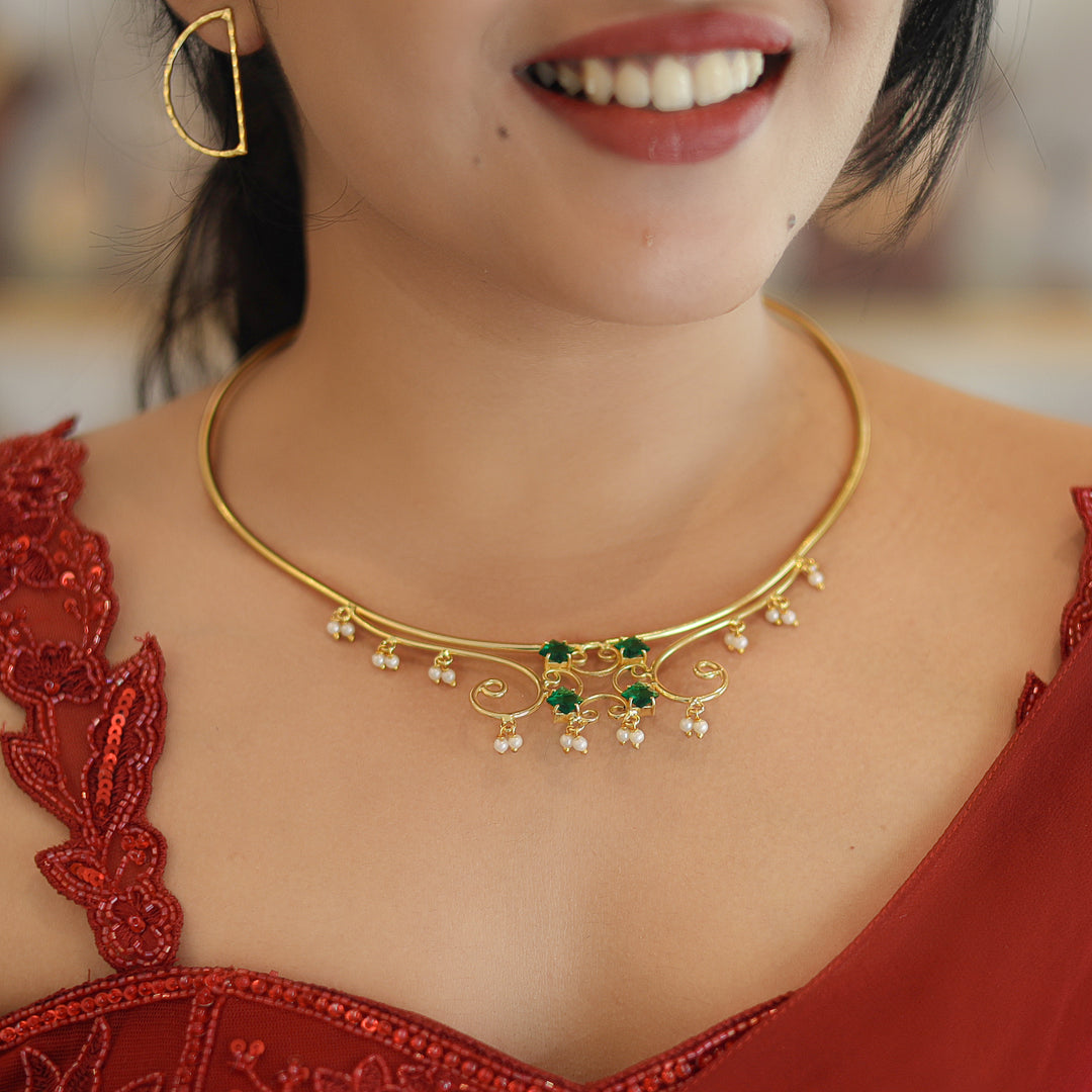 Aizah Golden Claw Glossy Stone Pearl Neck Cuff