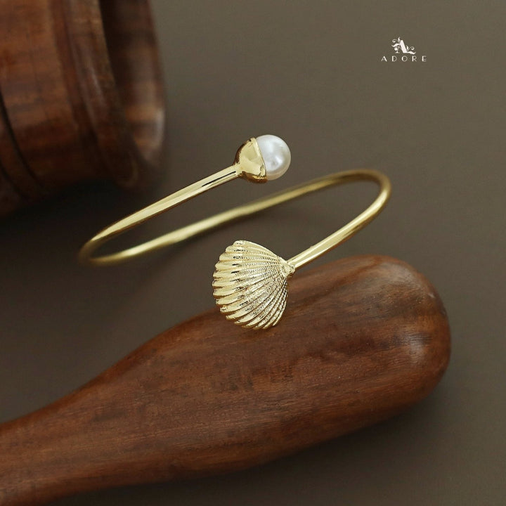 Golden Seashell Pearl Bangle