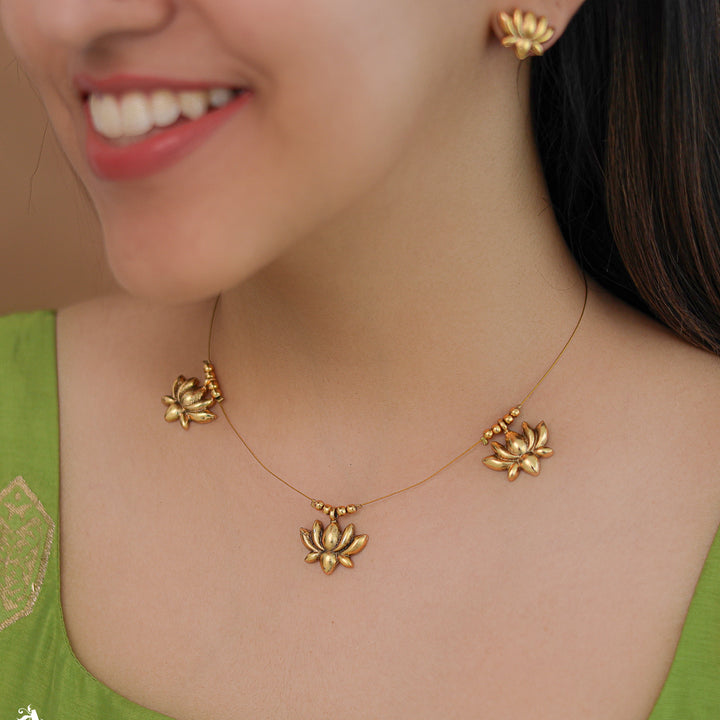 Srinika Tri Lotus String Neckpiece With Earring
