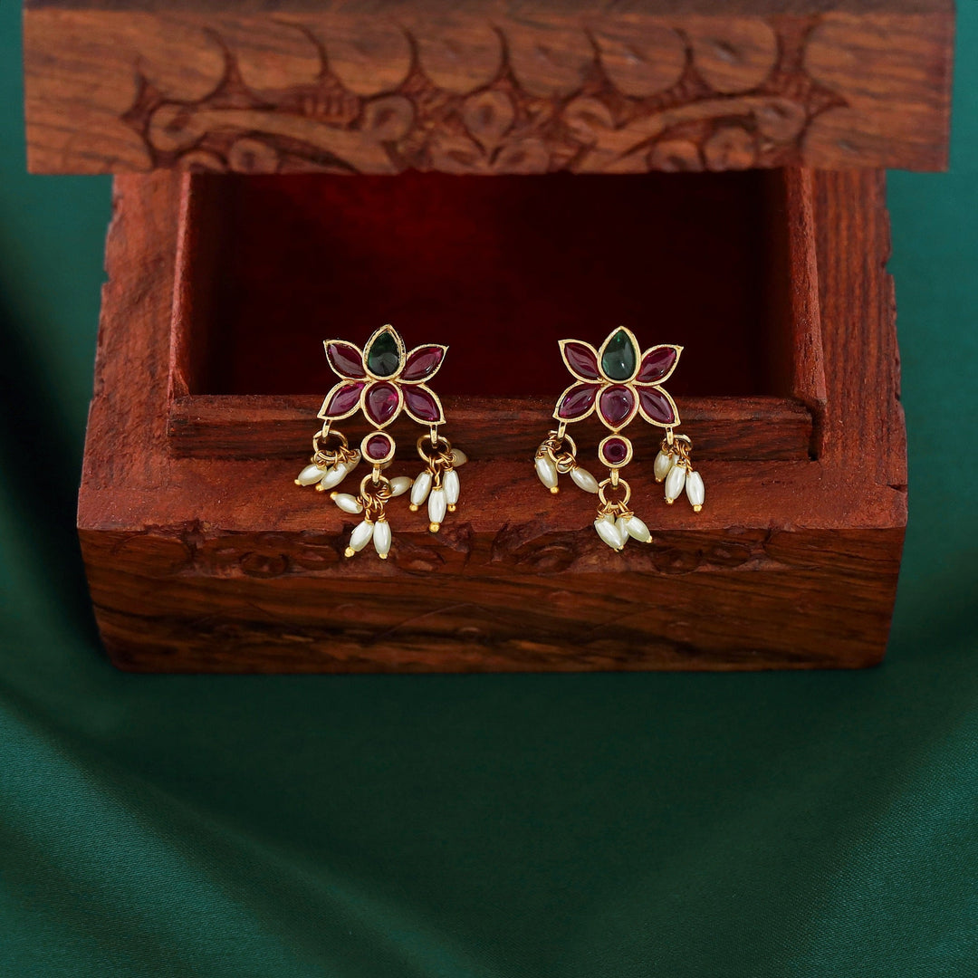 Dhala Padma Rice Pearl Short Neckpiece With Earring