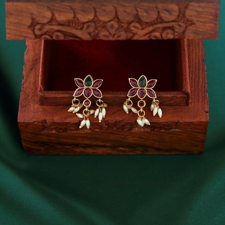 Dhala Padma Rice Pearl Short Neckpiece With Earring