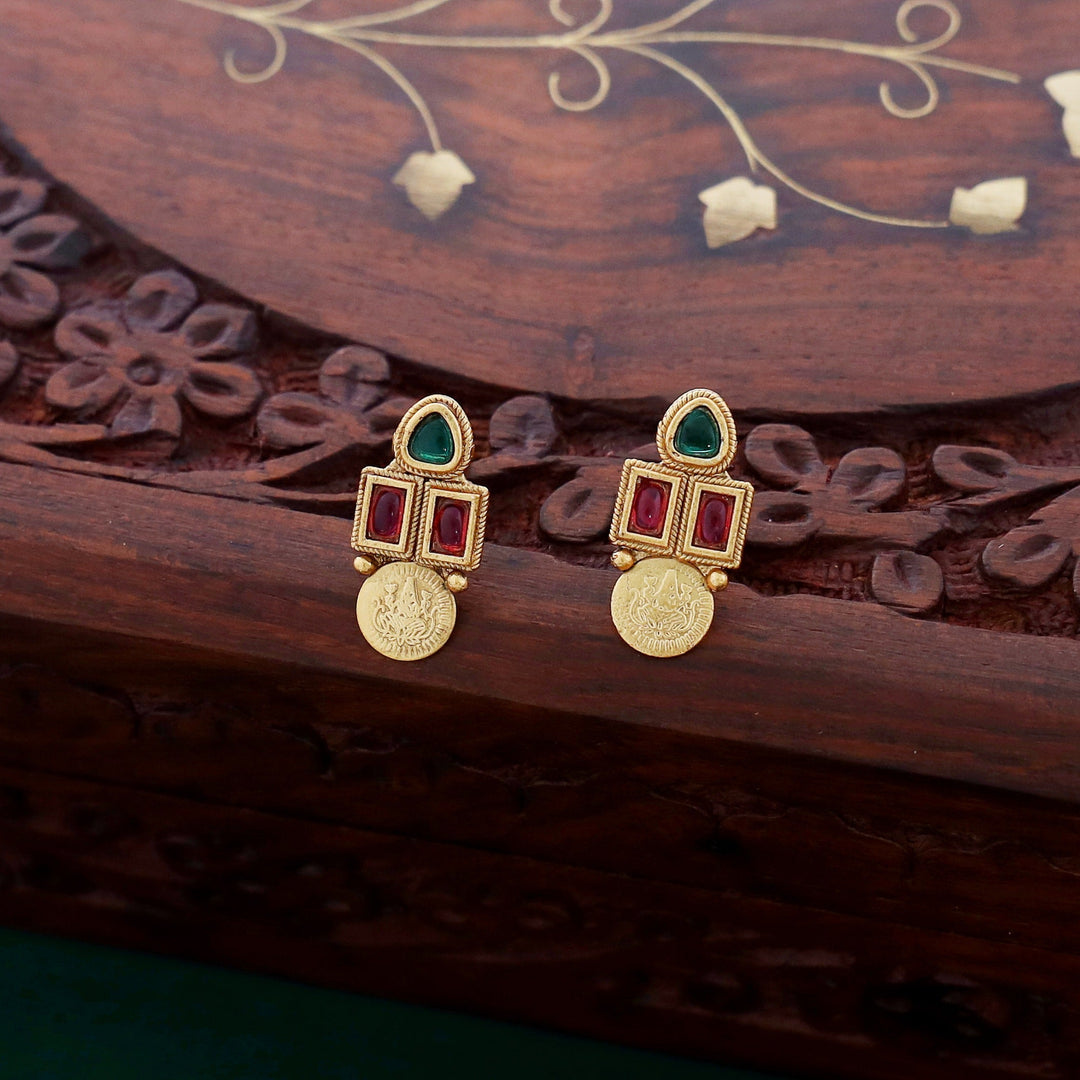 Vedika Kemp Stone Layered Kaashi Neckpiece With Earring